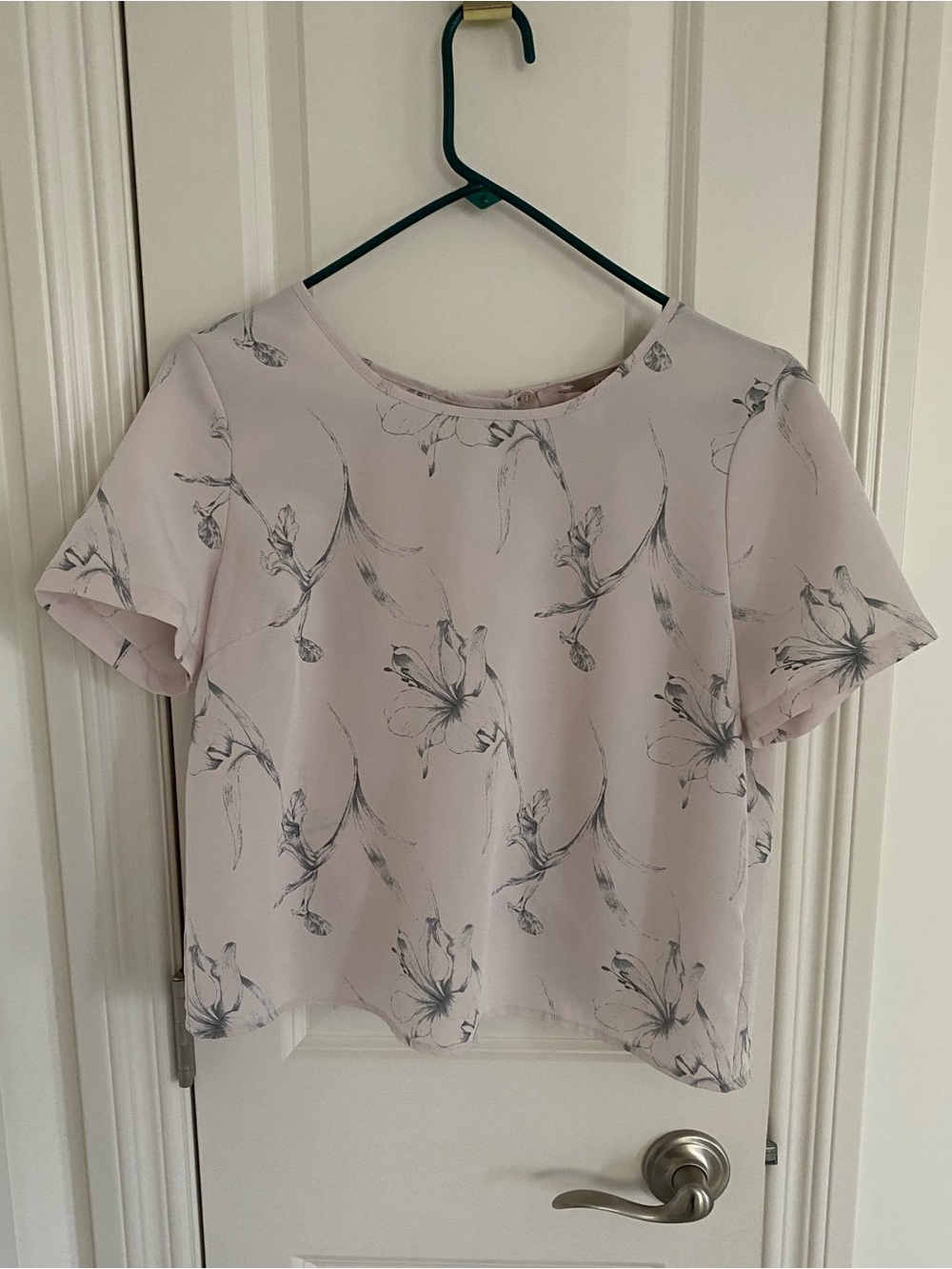 Forever 21 Light Beige Floral Crop Top